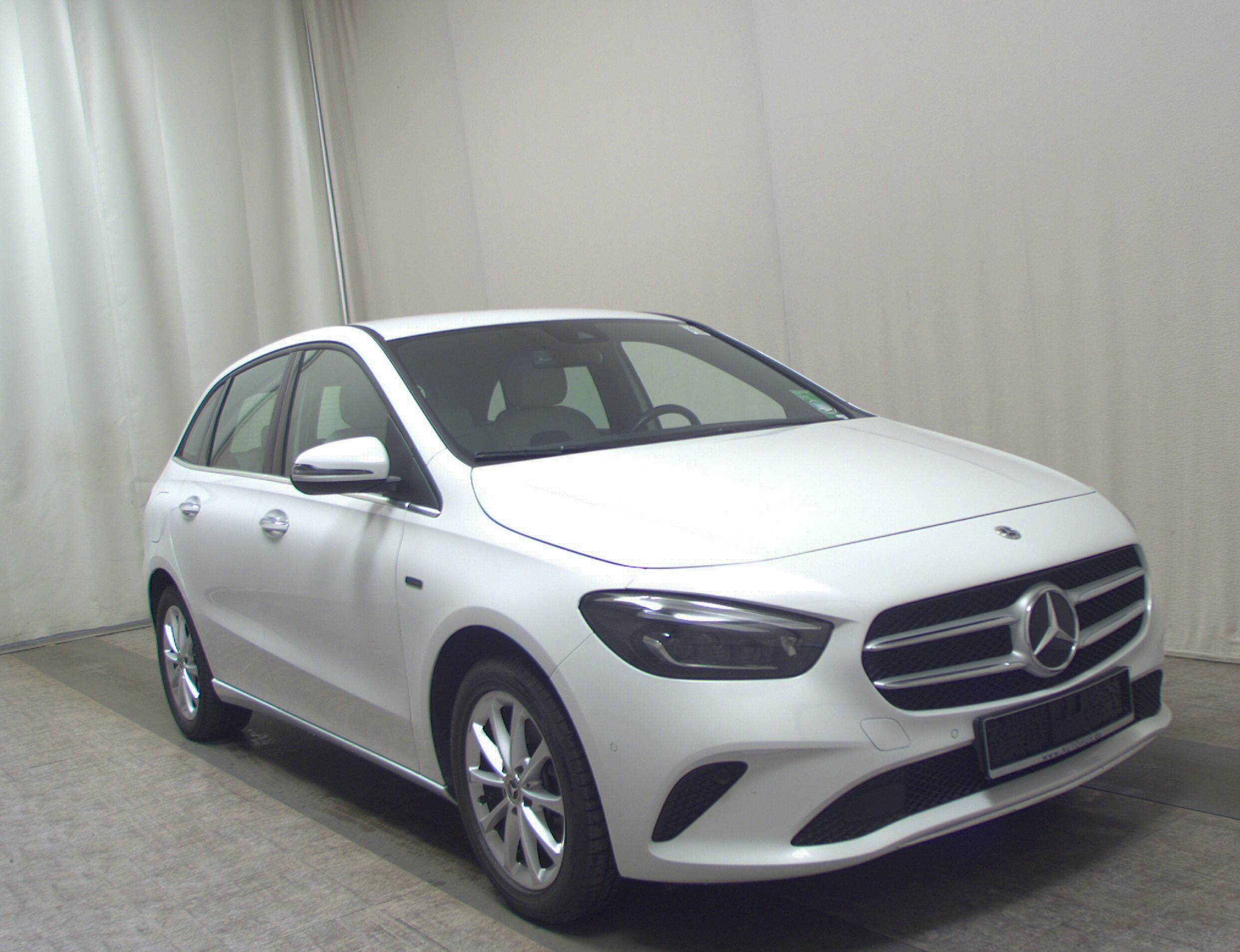 Mercedes-Benz B 250e Style - Hybrid - Automatic - 160 hp - 124.087 km