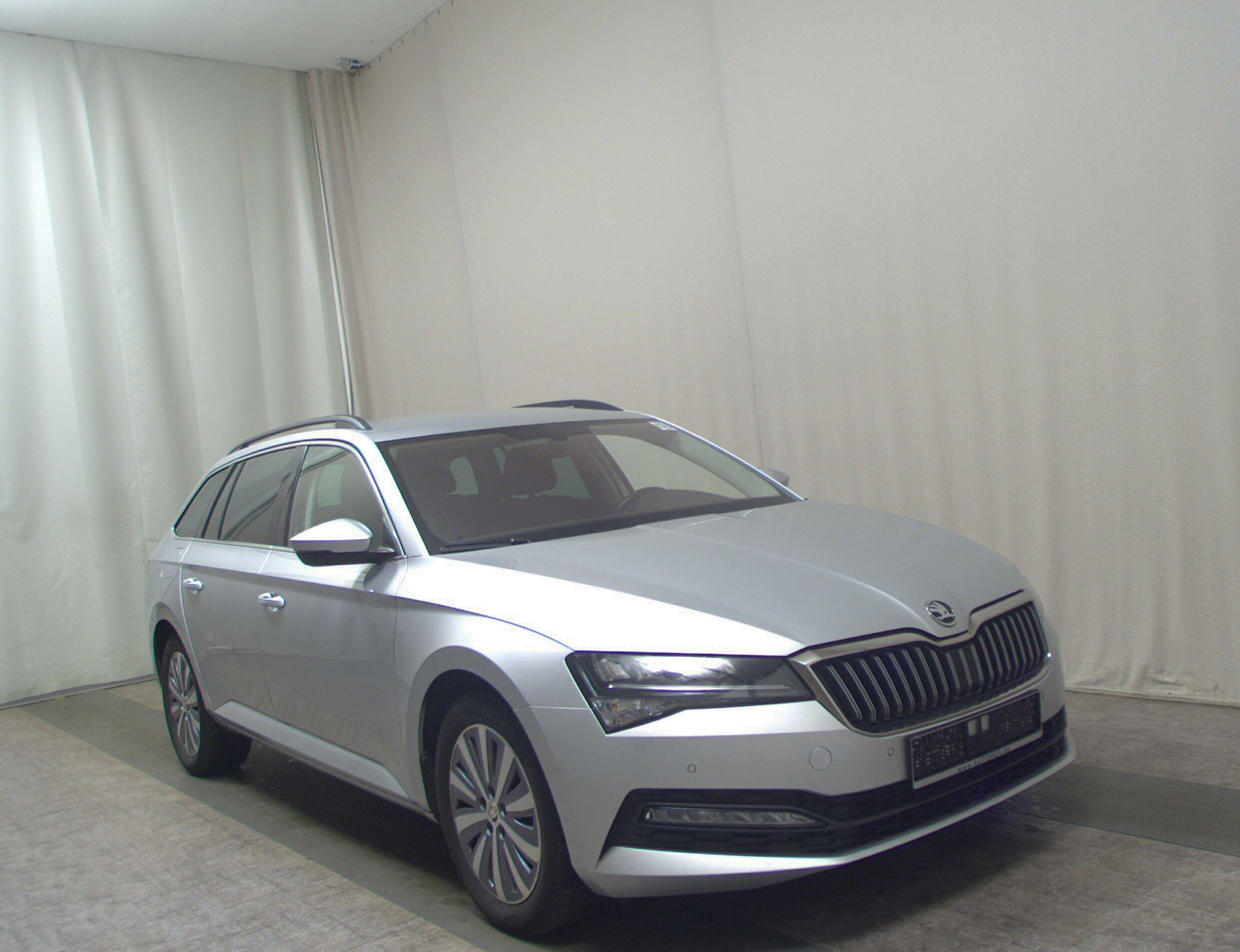Skoda Superb Combi 2.0 TDI Ambition - Diesel - Automatic - 200 hp - 164.672 km