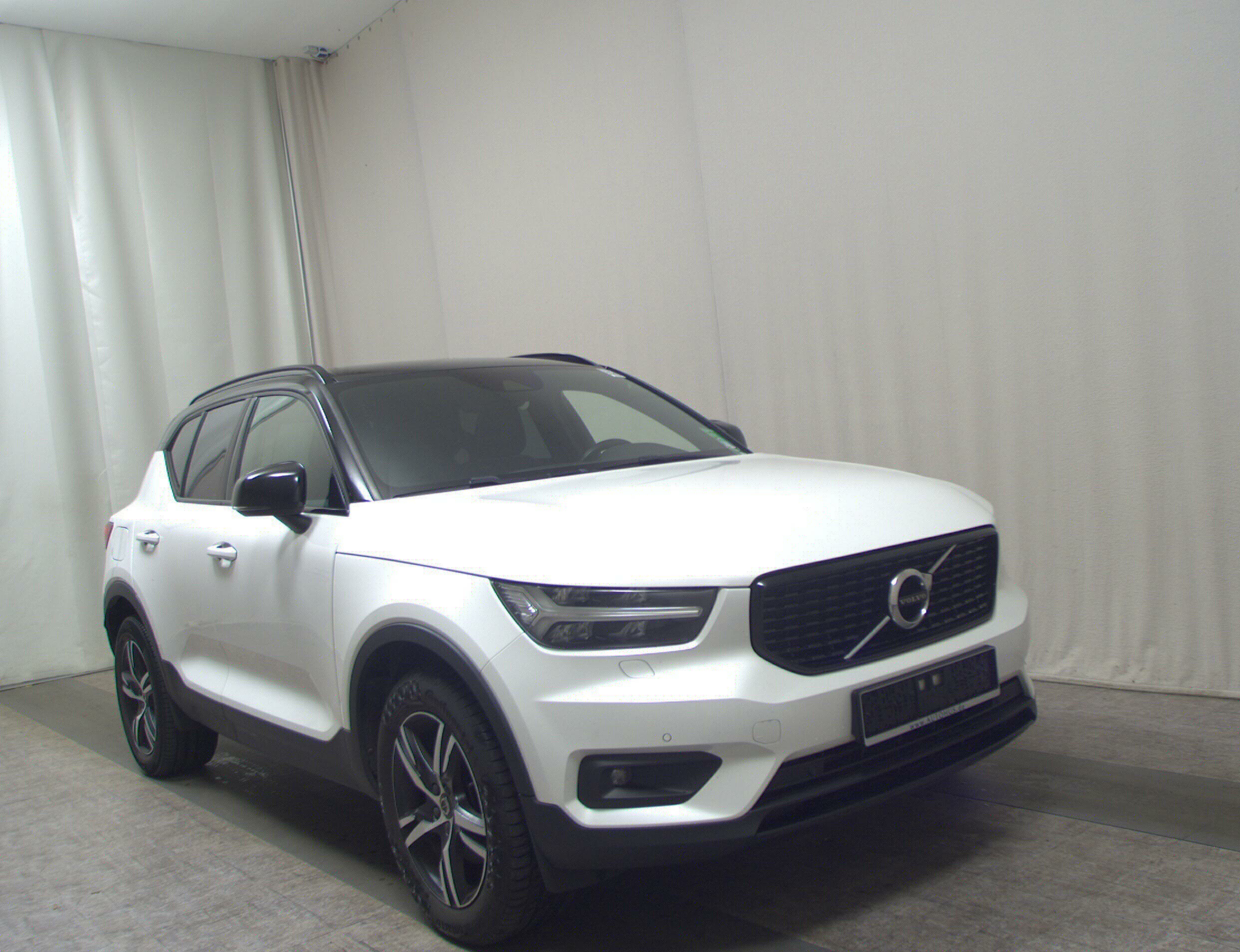 Volvo XC40 D4 R-Design - AWD - Diesel - Automatic - 190 hp - 174.734 km