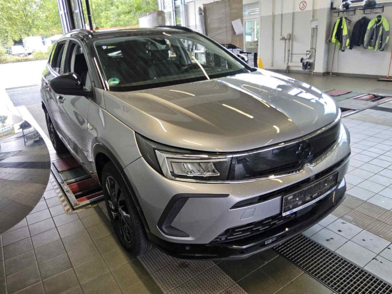 Opel Grandland 1.2 GS Line - Petrol - Automatic - 130 hp - 51.837 km