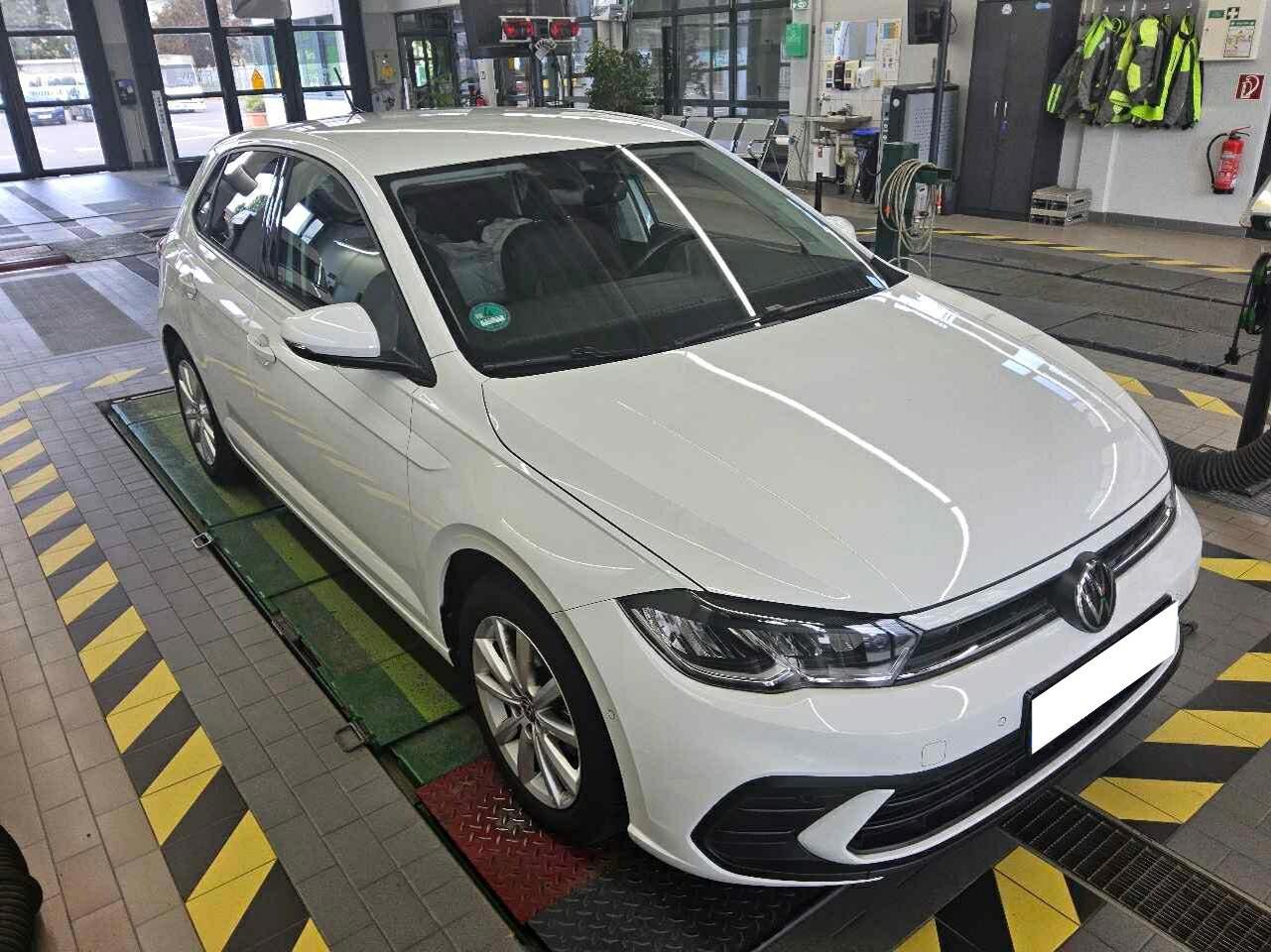 Volkswagen Polo 1.0 TSI Life - Petrol - Automatic - 95 hp - 34.232 km