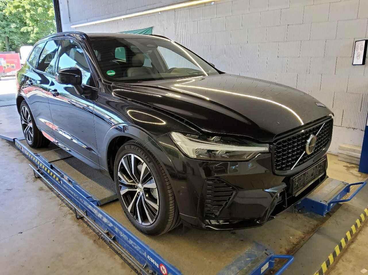 Volvo XC60 B5 Ultra Dark - AWD - Petrol - Automatic - 250 hp - 21.161 km