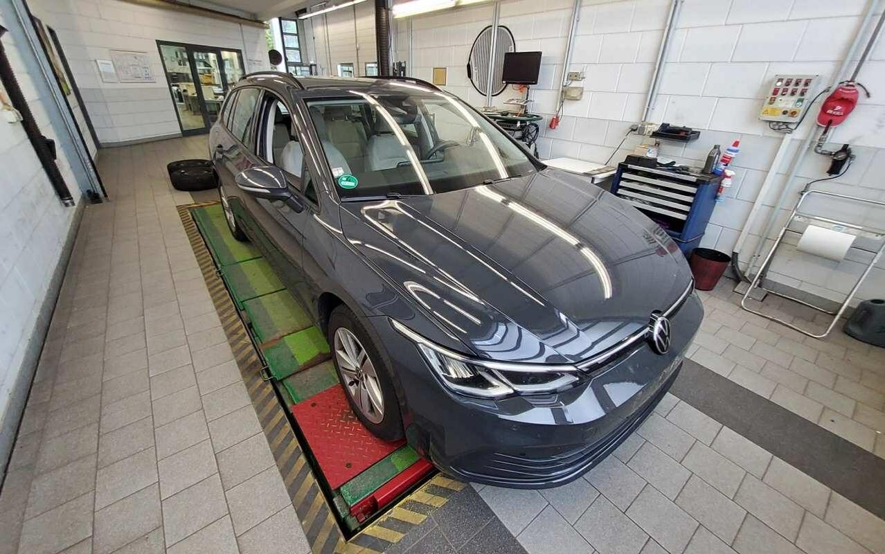 Volkswagen Golf Variant 2.0 TDI Life - Diesel - Manual - 115 hp - 98.561 km