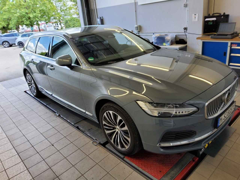 Volvo V90 T6 Core - Hybrid - Automatic - 253 hp - 76.540 km
