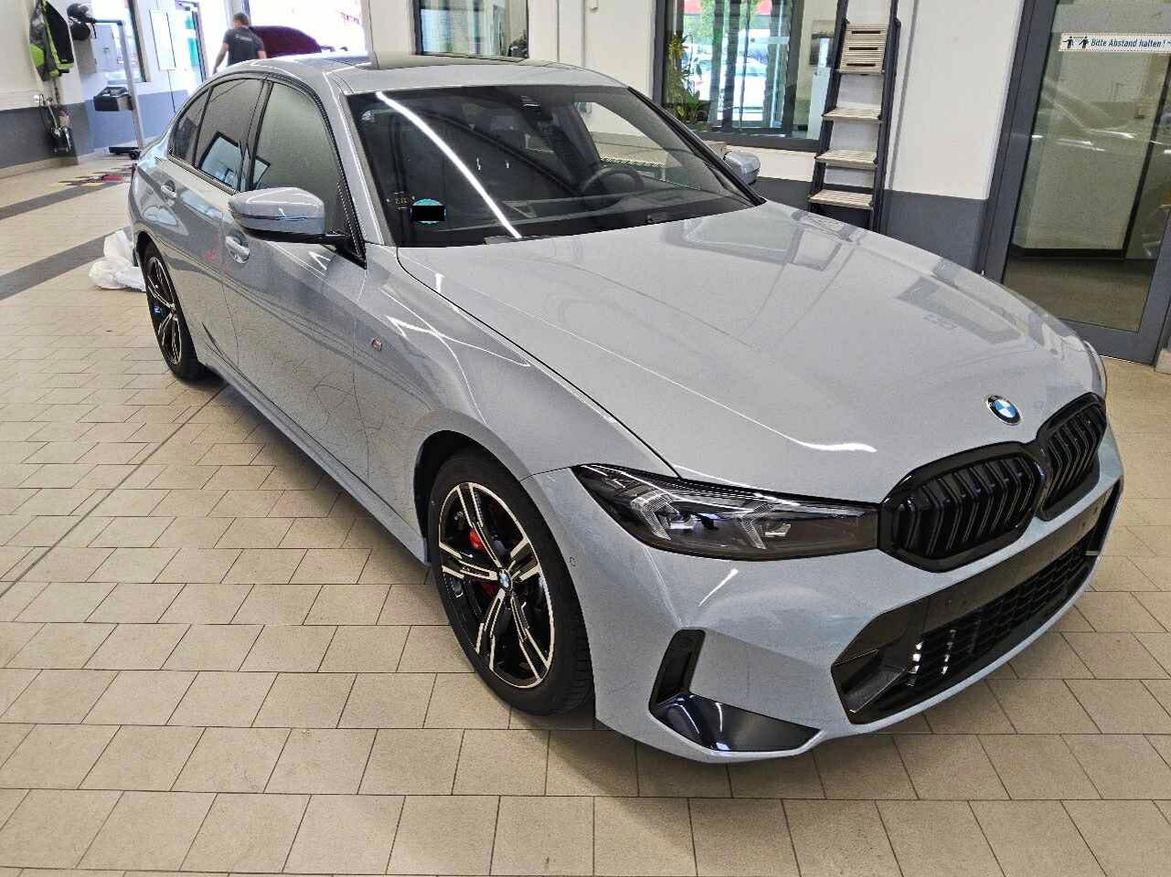BMW 3 Series 318i - Petrol - Automatic - 156 hp - 22.446 km