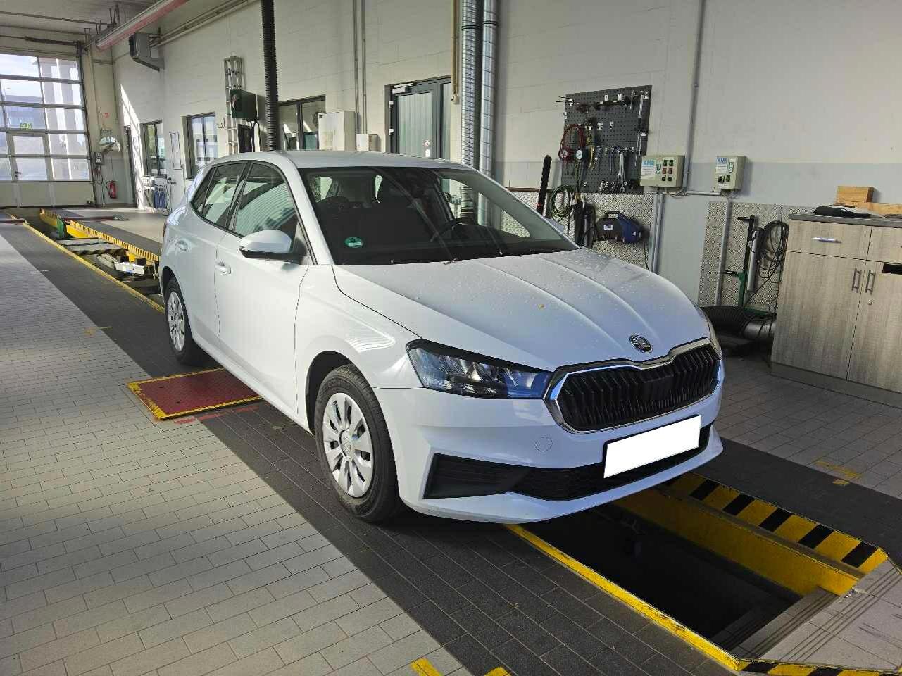Skoda Fabia 1.0 MPI Active - Petrol - Manual - 80 hp - 18.748 km