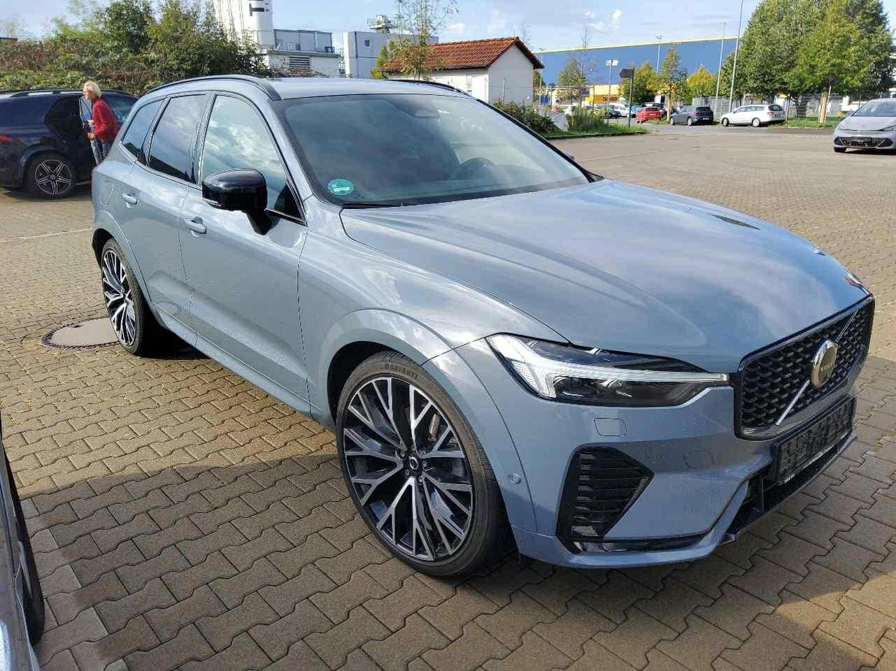 Volvo XC60 B5 R-Design - Petrol - Automatic - 250 hp - 70.002 km