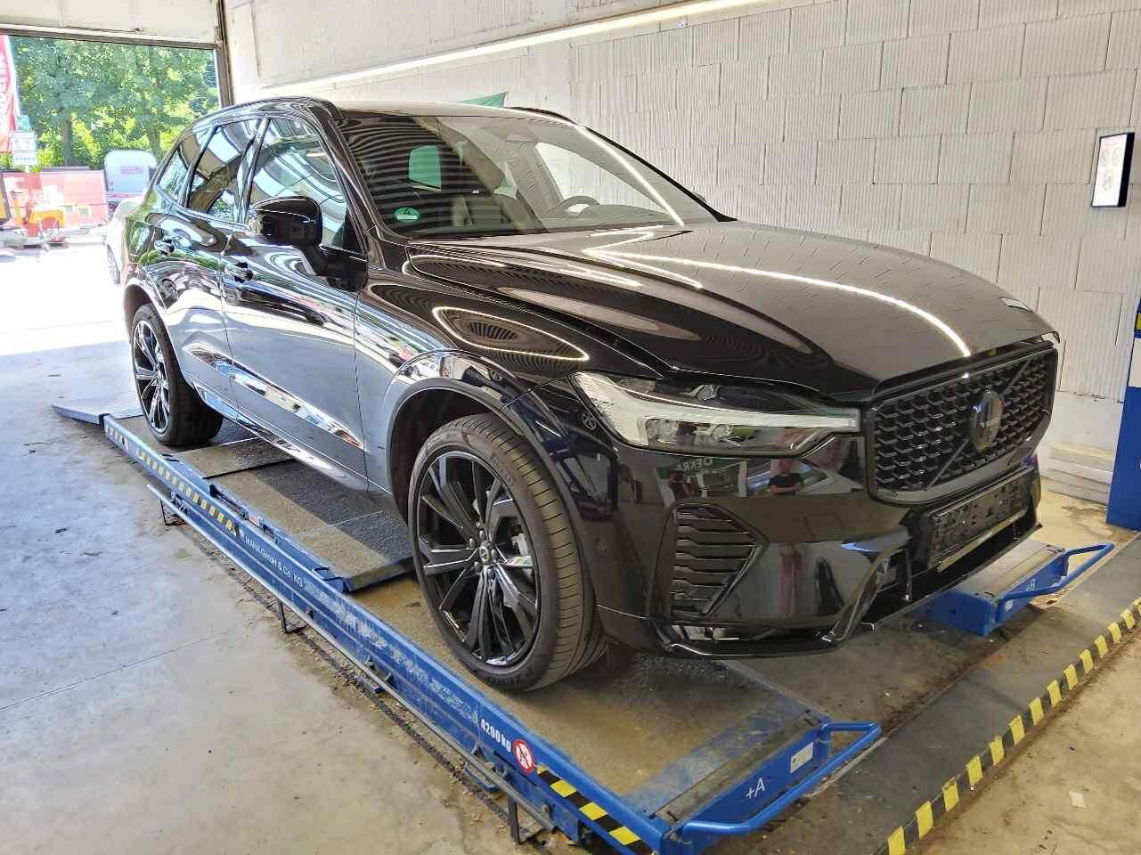 Volvo XC60 B5 Plus - AWD - Petrol - Automatic - 250 hp - 22.272 km