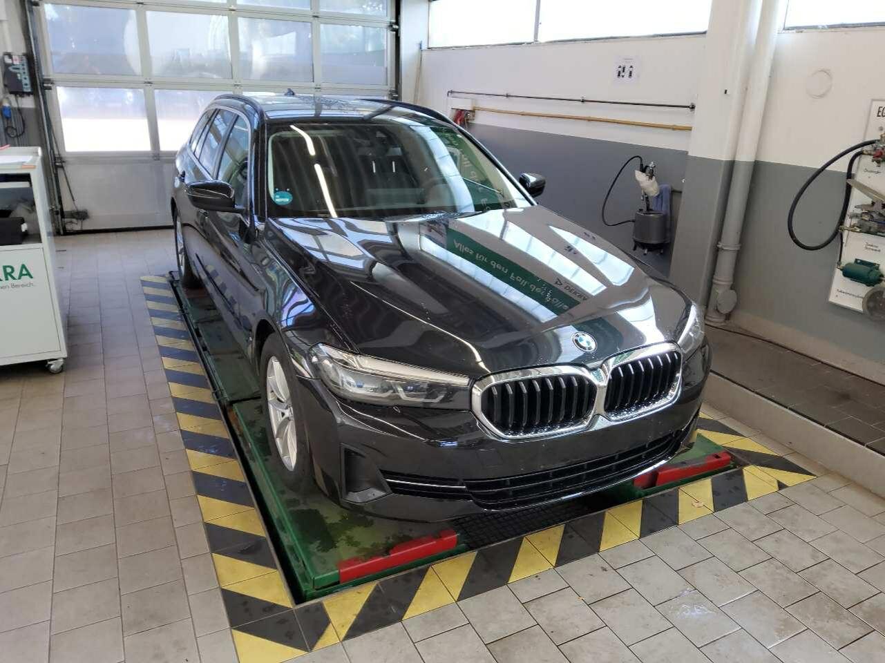 BMW 5 Series Touring 520d - Diesel - Automatic - 190 hp - 144.409 km