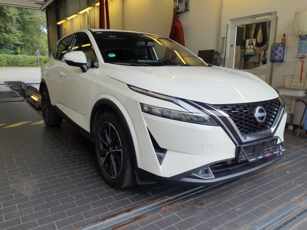 Nissan Qashqai 1.3 DIG-T Tekna - Petrol - Automatic - 158 hp - 52.890 km