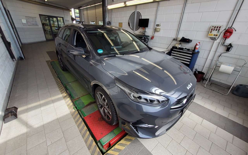 Kia Ceed SW 1.5 GDI Platinum - Petrol - Automatic - 160 hp - 16.703 km
