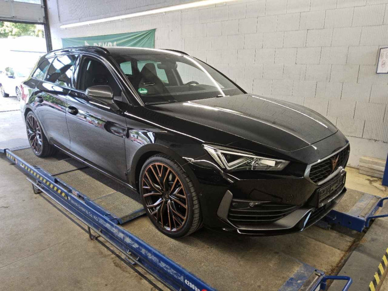 Cupra Leon Sportstourer 2.0 TSI VZ - Petrol - Automatic - 300 hp - 18.724 km