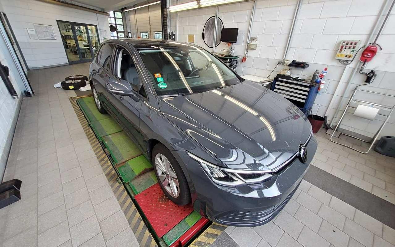 Volkswagen Golf 2.0 TDI Life - Diesel - Manual - 115 hp - 149.754 km