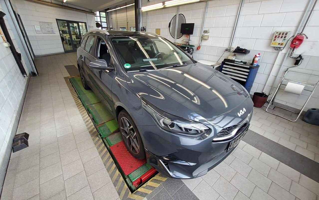 Kia Ceed SW 1.5 GDI Platinum - Petrol - Automatic - 160 hp - 53.982 km