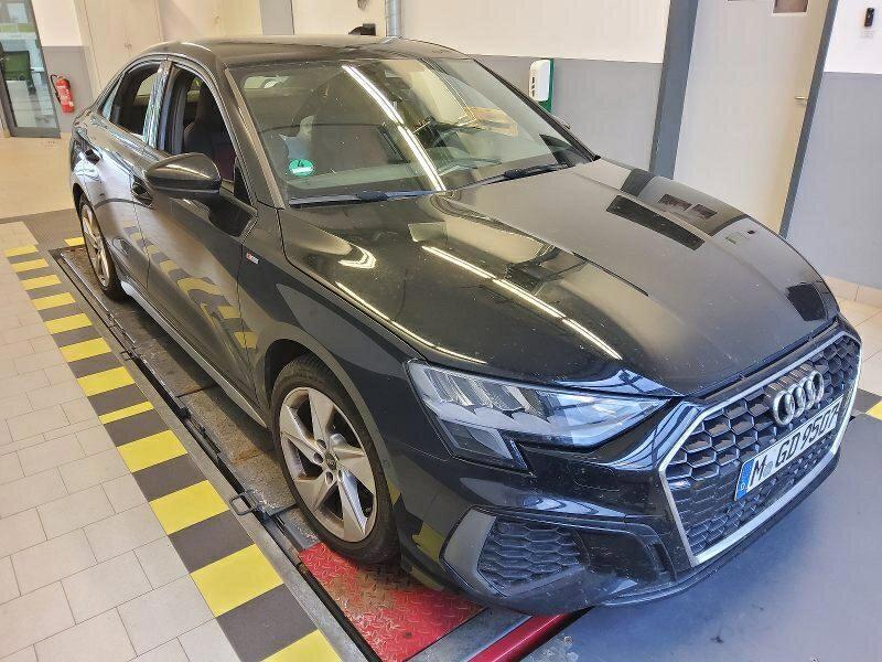 Audi A3 30 TFSI S Line - Petrol - Automatic - 110 hp - 172.084 km