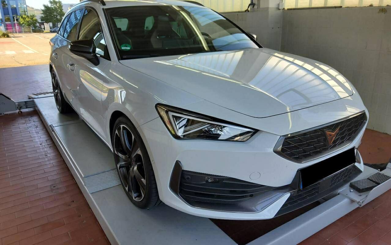 Cupra Leon Sportstourer 2.0 TSI VZ - AWD - Petrol - Automatic - 310 hp - 58.621 km