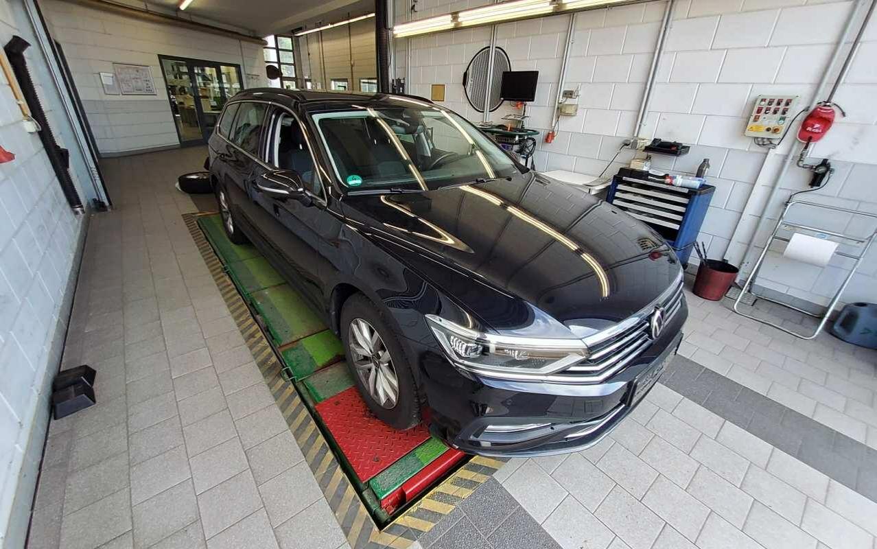 Volkswagen Passat Variant 2.0 TDI Business - Diesel - Automatic - 150 hp - 46.917 km