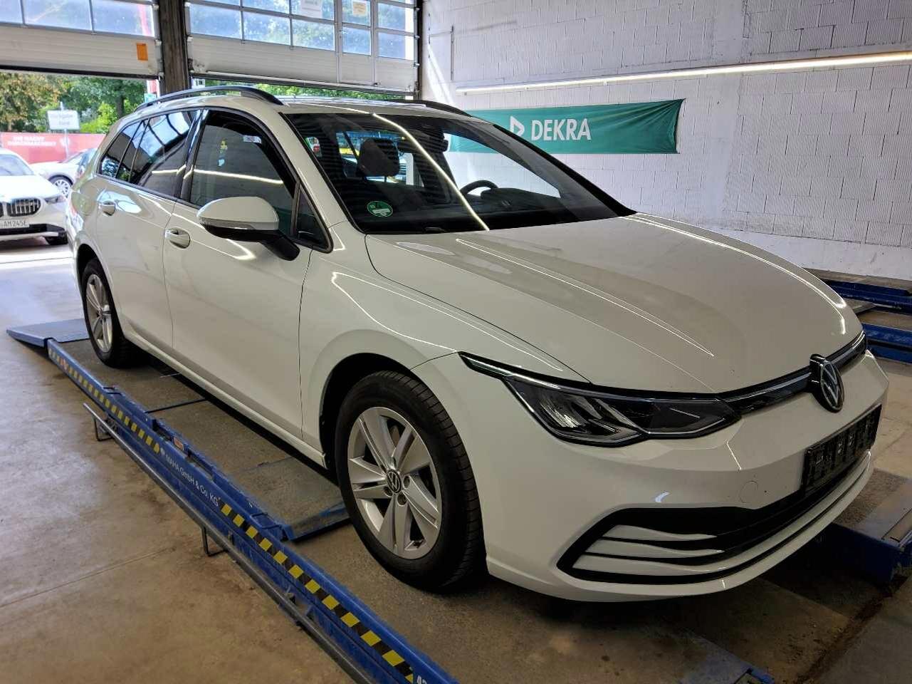 Volkswagen Golf Variant 2.0 TDI Life - Diesel - Automatic - 115 hp - 30.335 km