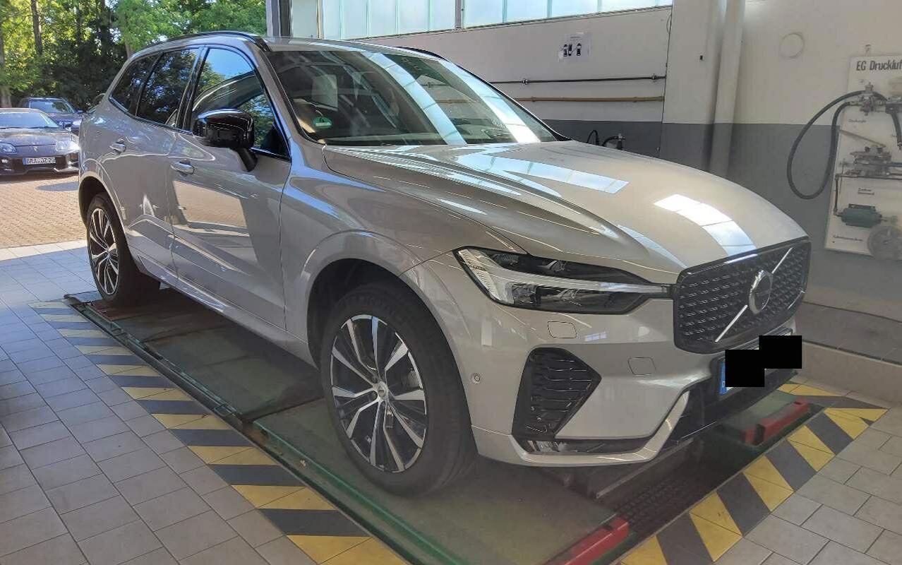 Volvo XC60 B5 Ultra Dark - AWD - Petrol - Automatic - 250 hp - 30.358 km