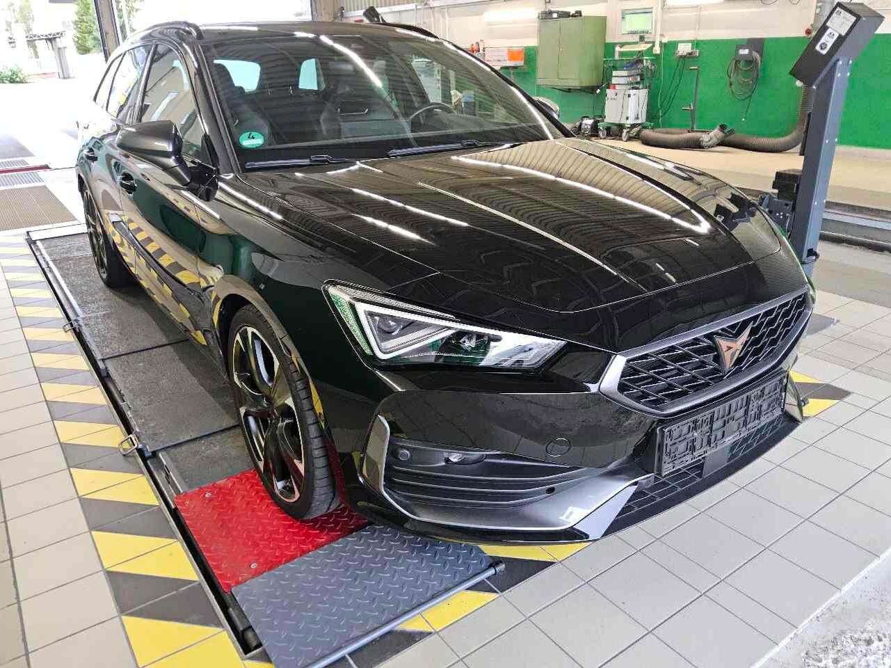 Cupra Leon Sportstourer 2.0 TSI VZ - Petrol - Automatic - 245 hp - 36.916 km