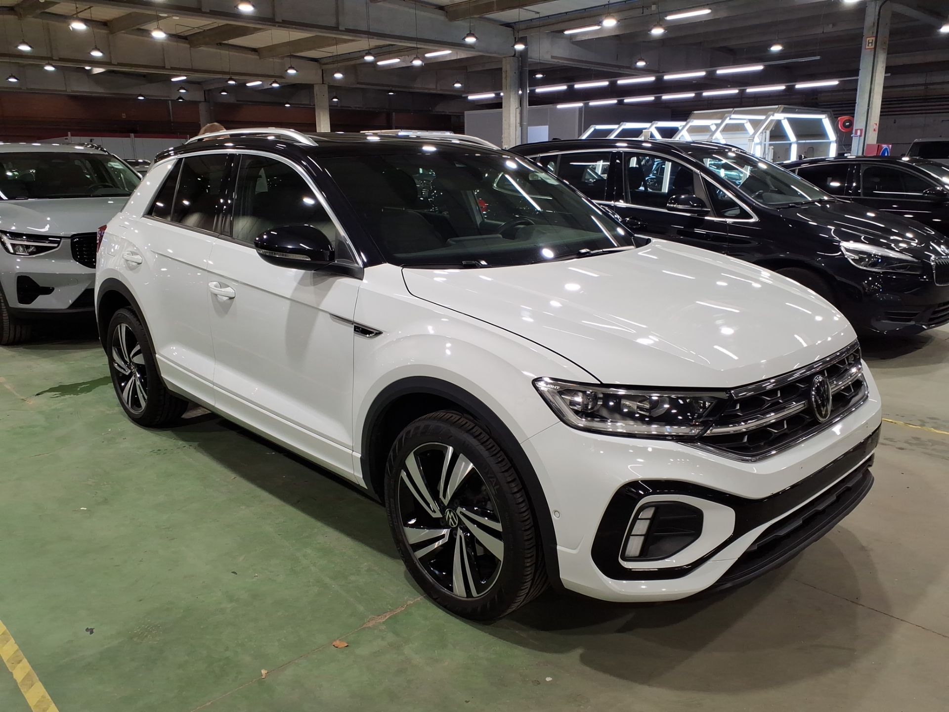 Volkswagen T-ROC 1.5 TSI R-Line - Petrol - Automatic - 150 hp - 108.255 km