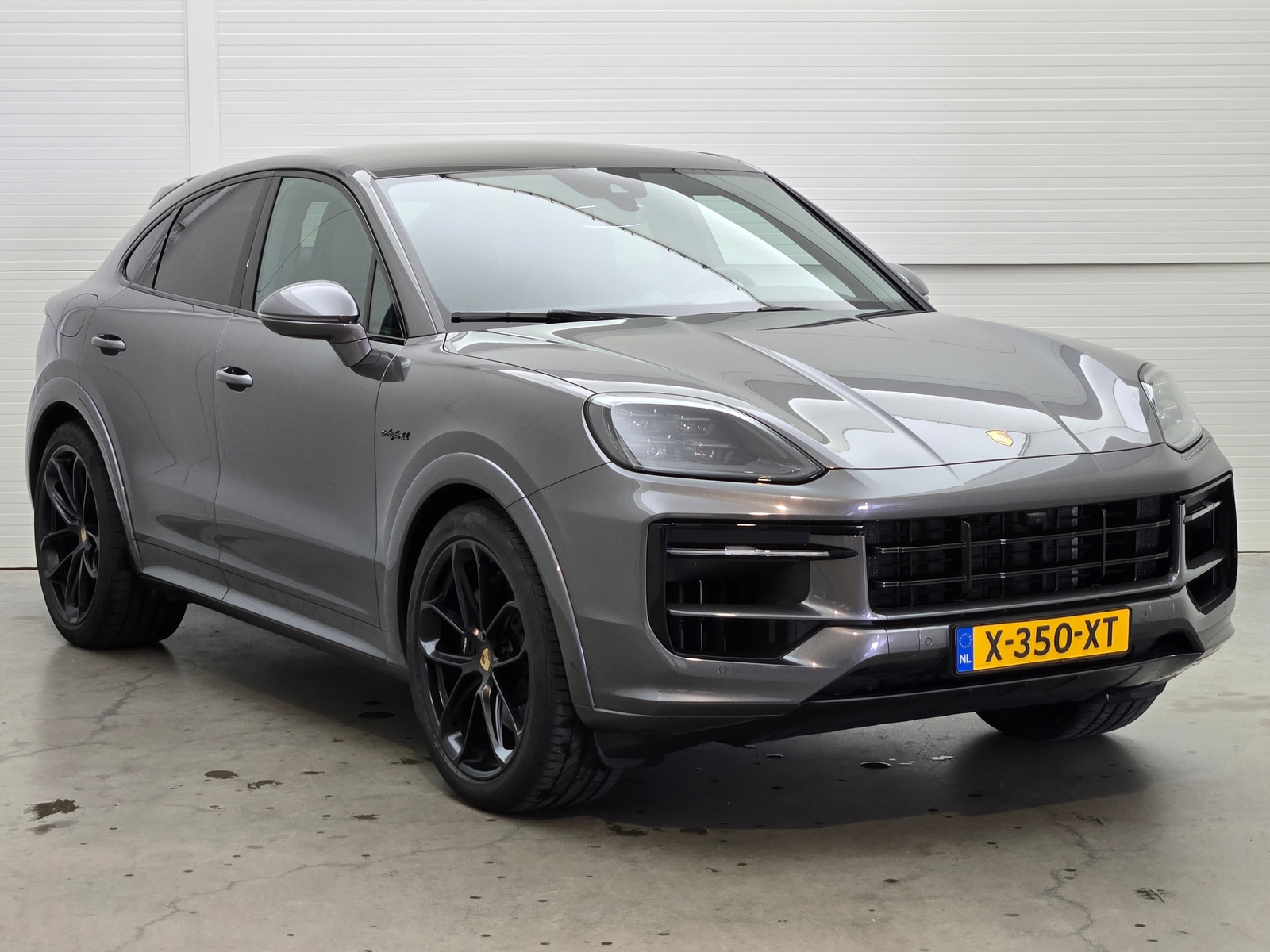 Porsche Cayenne 3.0 - Hybrid - Automatic - 305 hp - 28.881 km