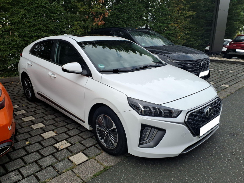 Hyundai Ioniq 1.6 GDI Style - Hybrid - Automatic - 105 hp - 59.756 km