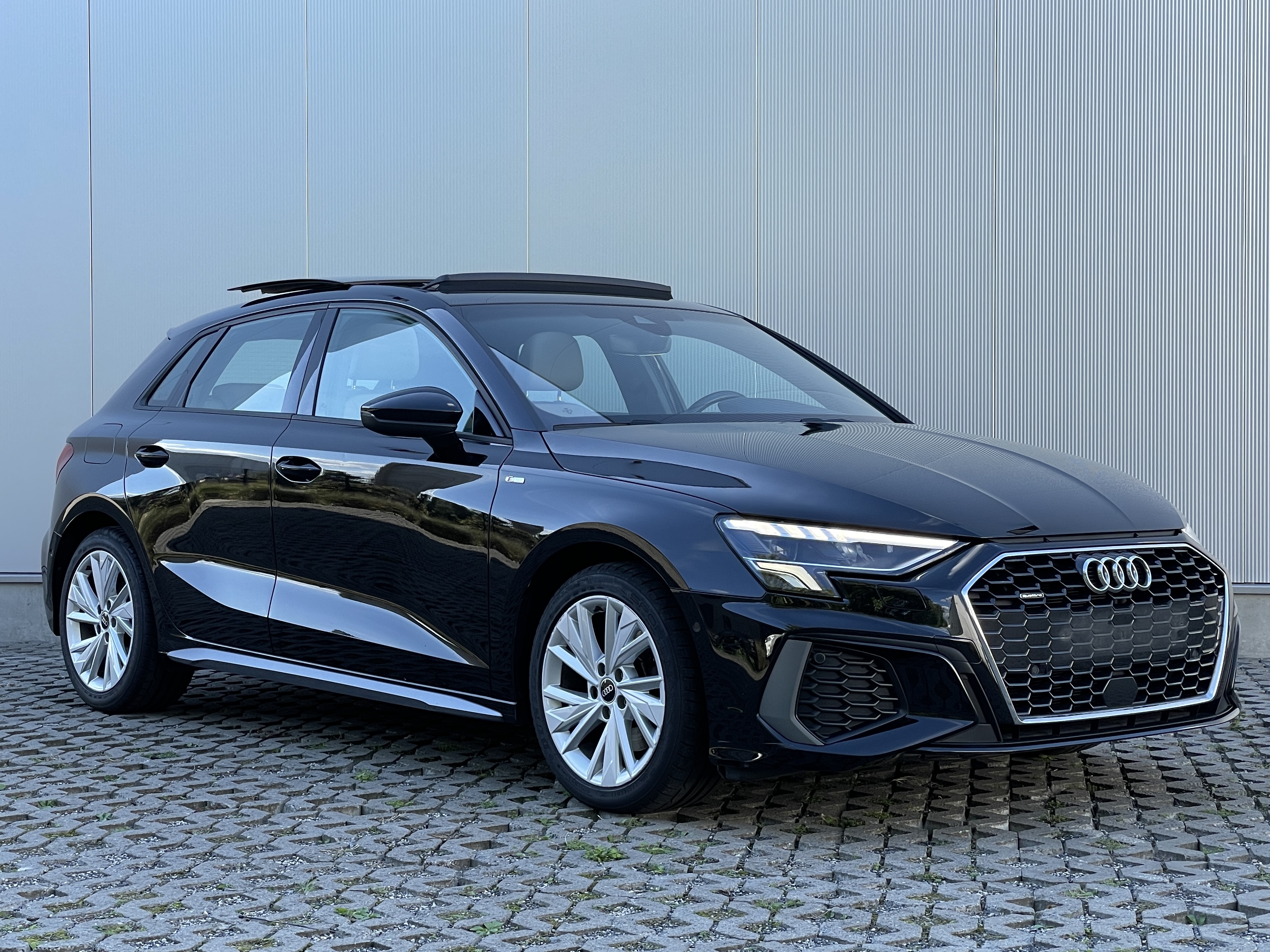 Audi A3 40 TDI S Line - Quattro - Diesel - Automatic - 200 hp - 76.230 km