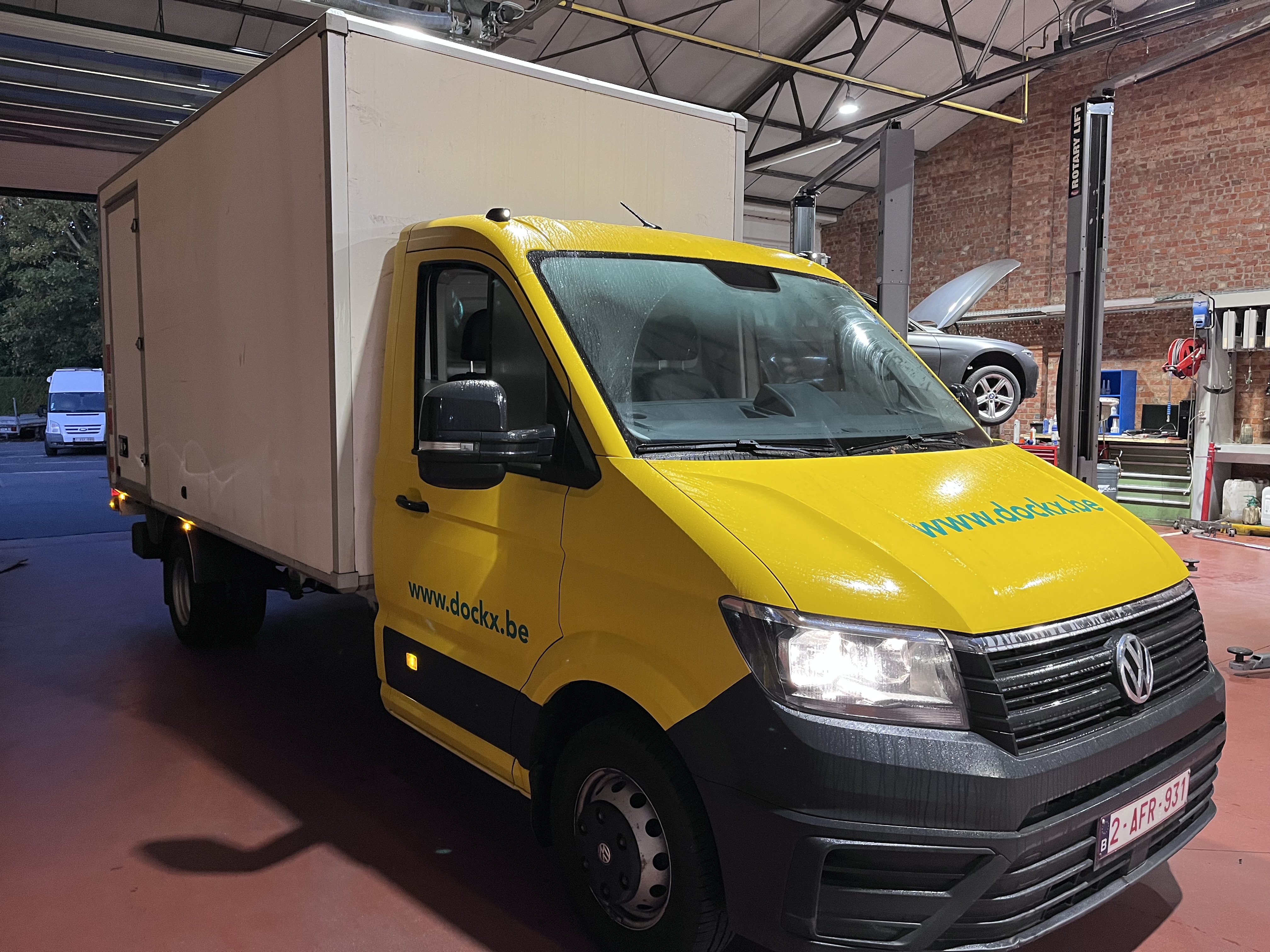 Volkswagen Crafter box 2.0 TDI - Diesel - Manual - 122 hp - 107.745 km