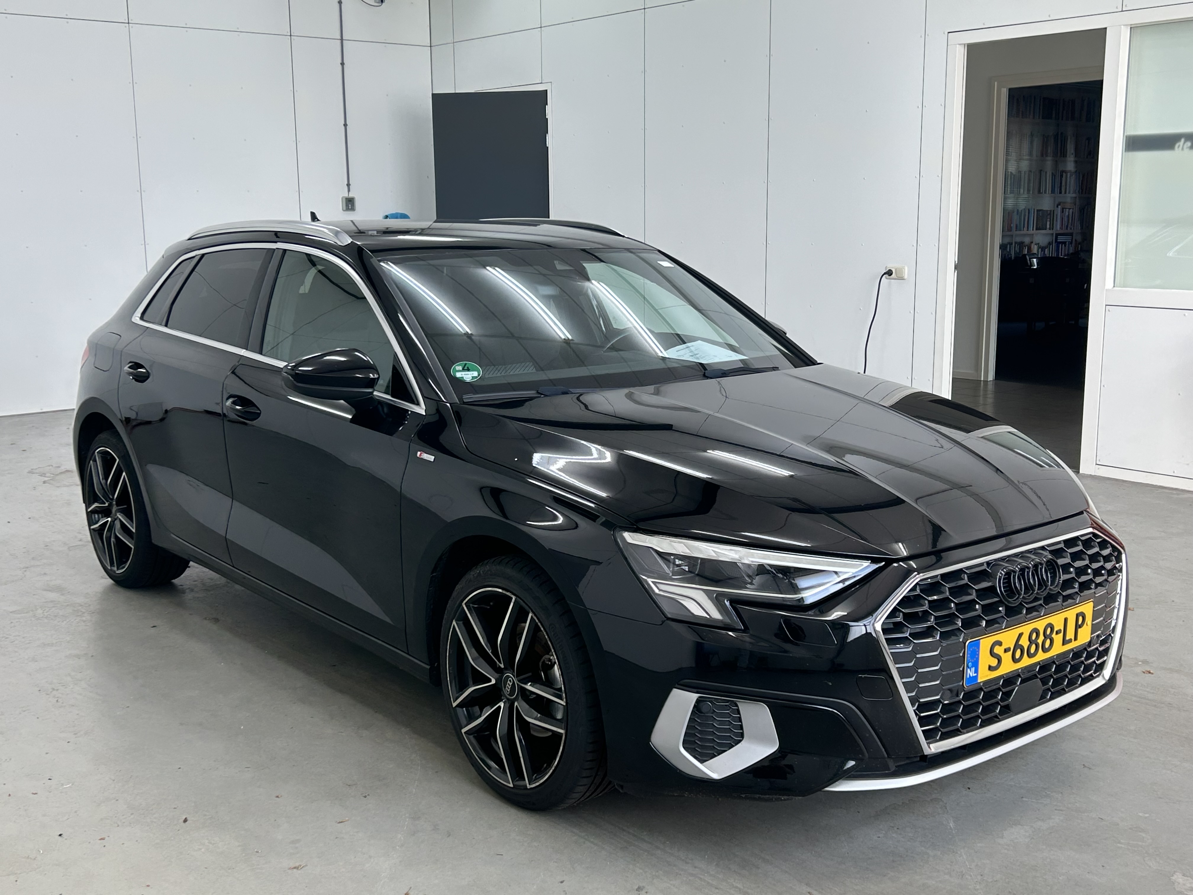 Audi A3 Sportback 30 TFSI Advanced - Petrol - Automatic - 110 hp - 181.674 km