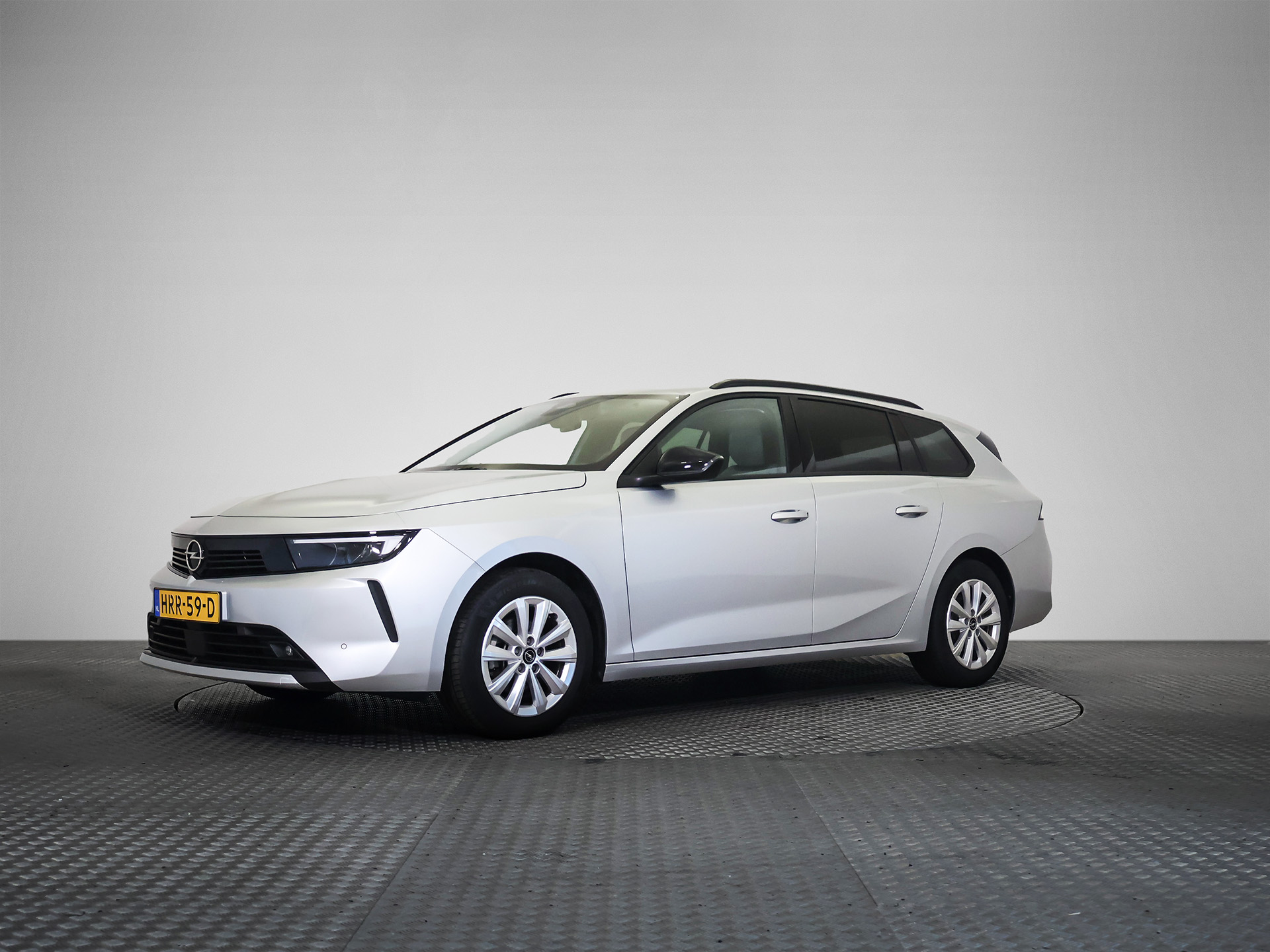 Opel Astra Sports Tourer 1.2 Business - Petrol - Manual - 110 hp - 11.250 km