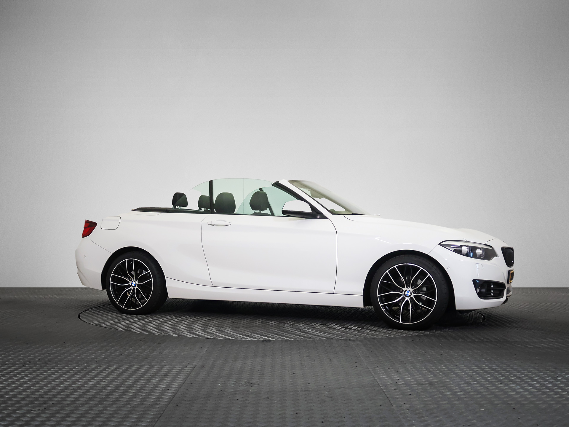 BMW 2 Series 218i High Executive - Petrol - Automatic - 136 hp - 84.731 km