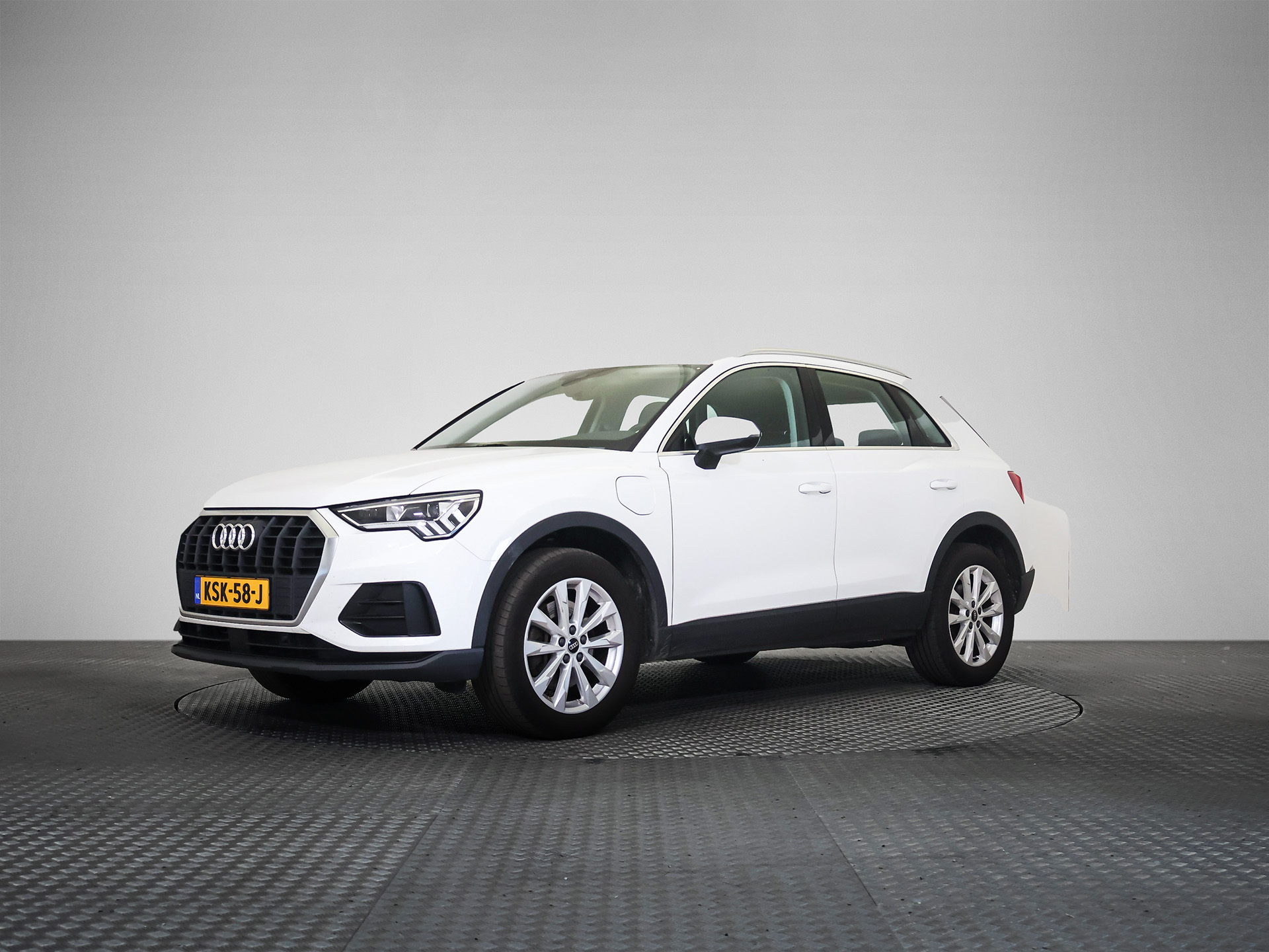Audi Q3 45 TFSIe Business - Hybrid - Automatic - 150 hp - 92.153 km