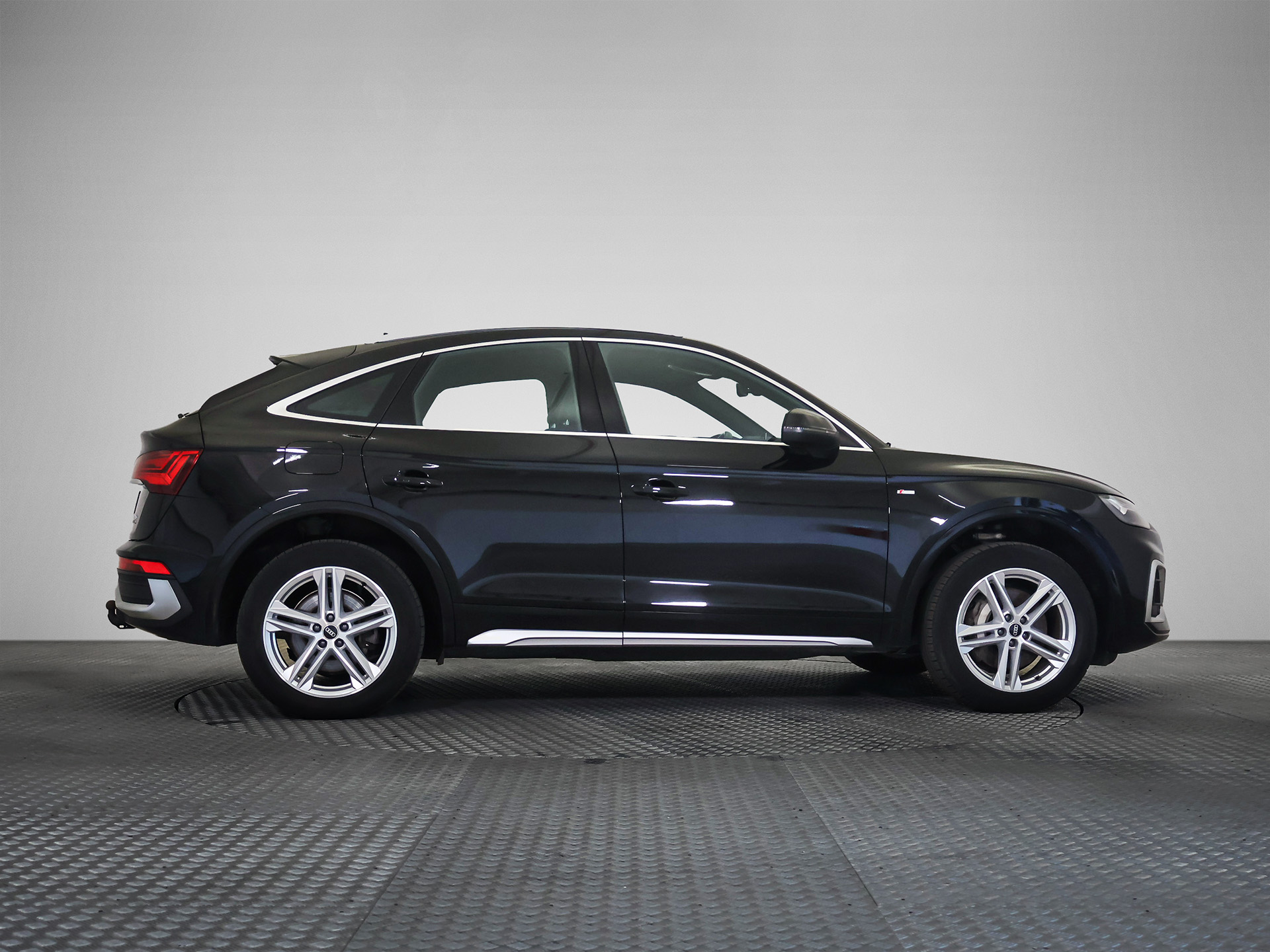 Audi Q5 Sportback 50 TFSIe S Line - Hybrid - Automatic - 265 hp - 117.577 km