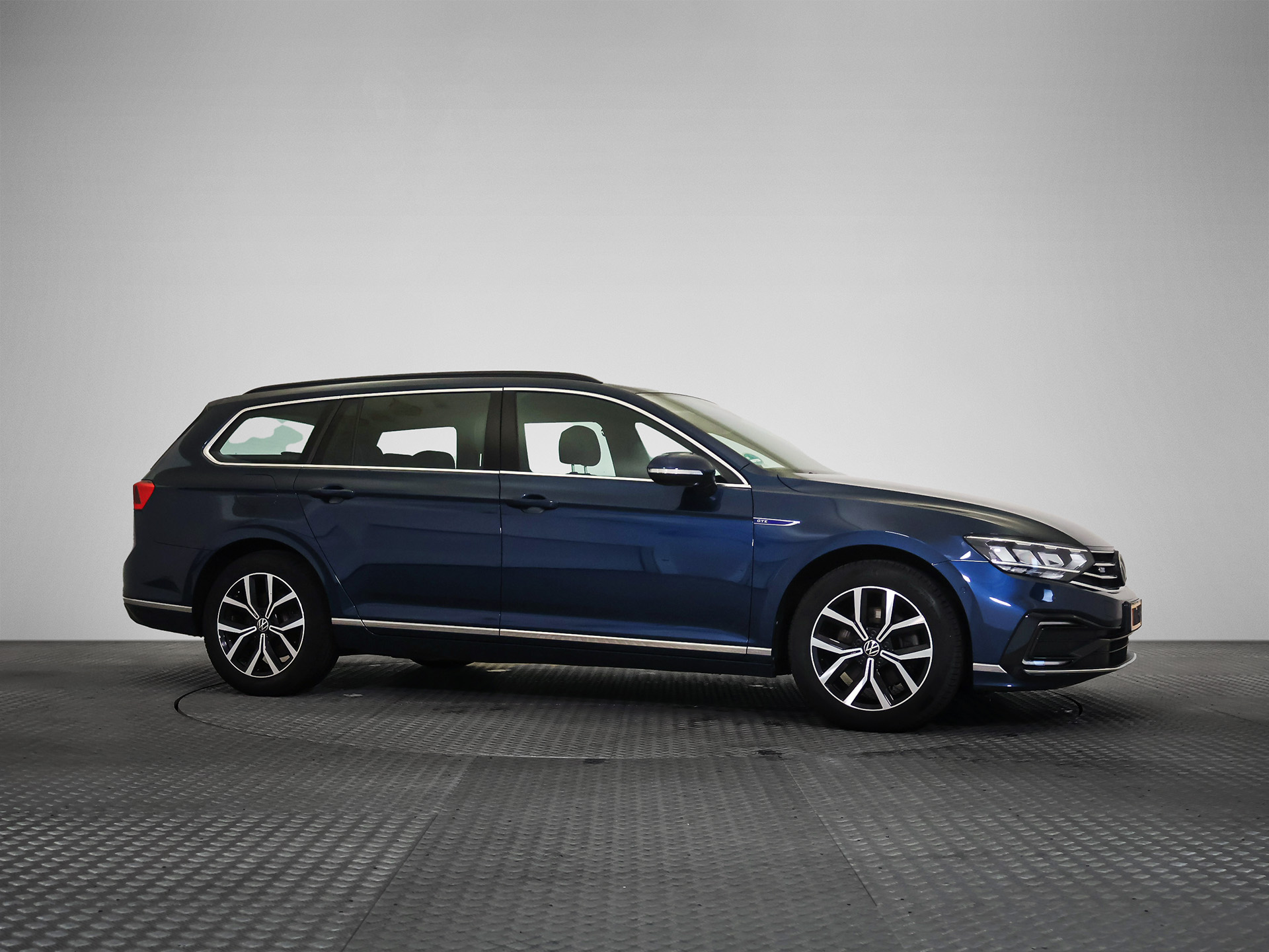 Volkswagen Passat 1.4 TSI Business - Hybrid - Automatic - 156 hp - 144.043 km