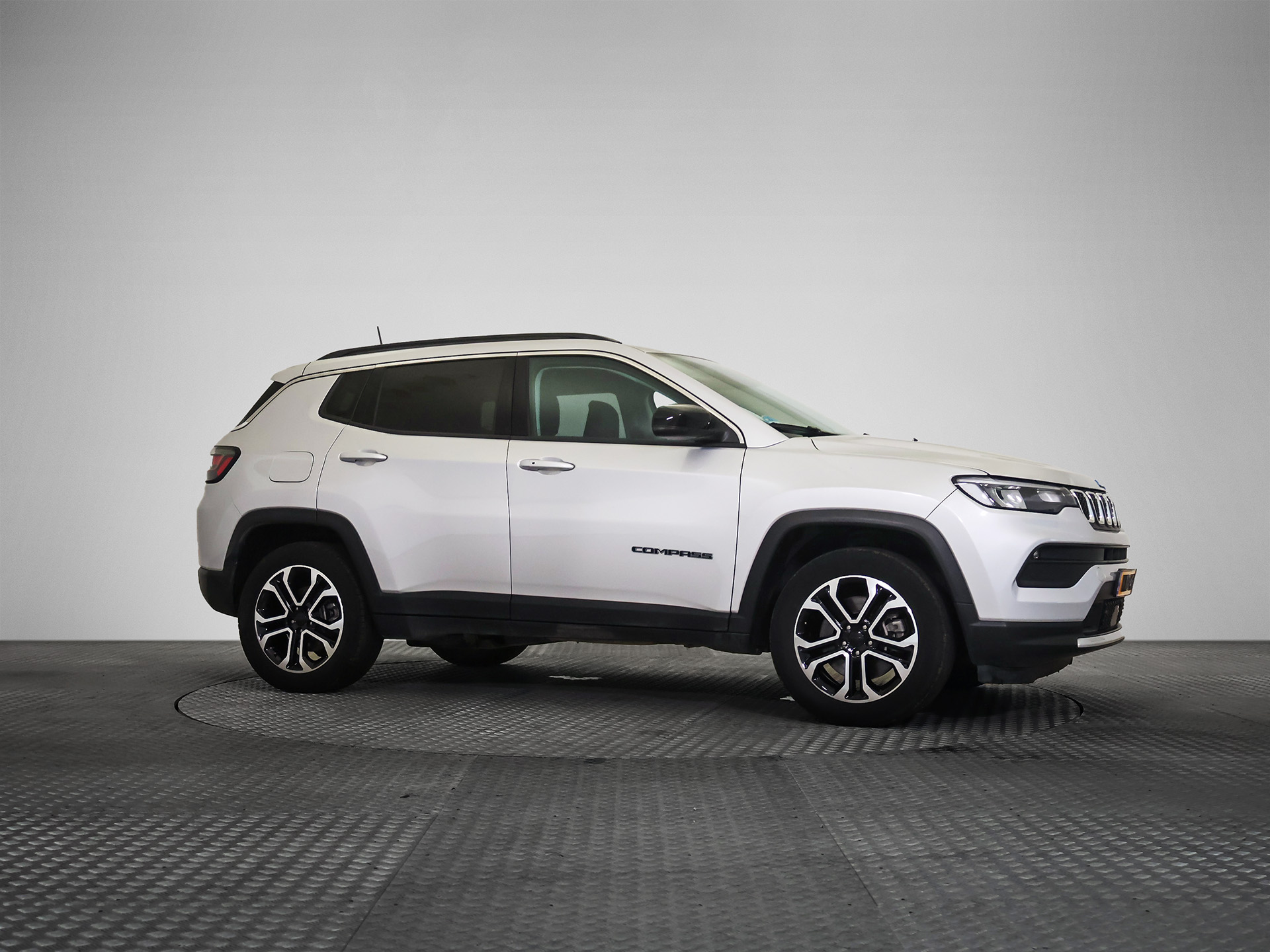 Jeep Compass 4xe Limited - Hybrid - Automatic - 131 hp - 42.384 km