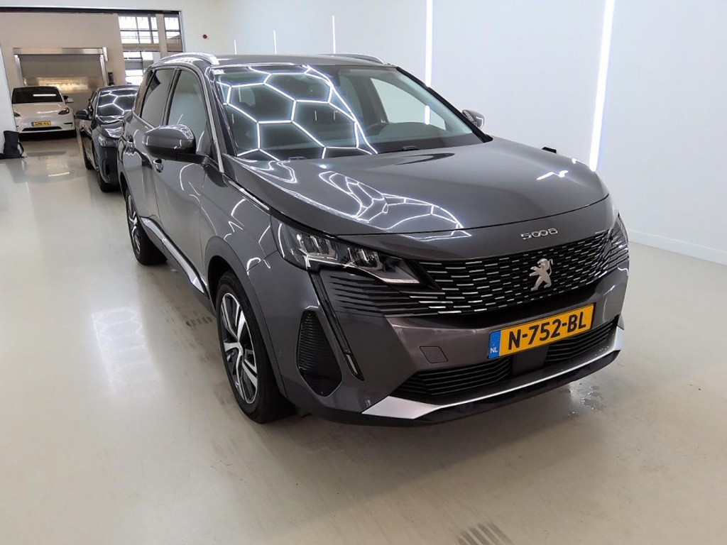 Peugeot 5008 1.2i Allure - Petrol - Manual - 131 hp - 85.092 km