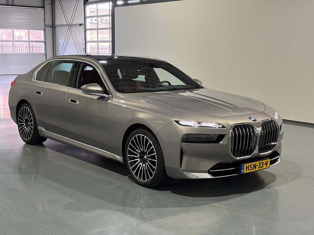 BMW 7 Series 740d - Diesel - Automatic - 286 hp - 26.739 km