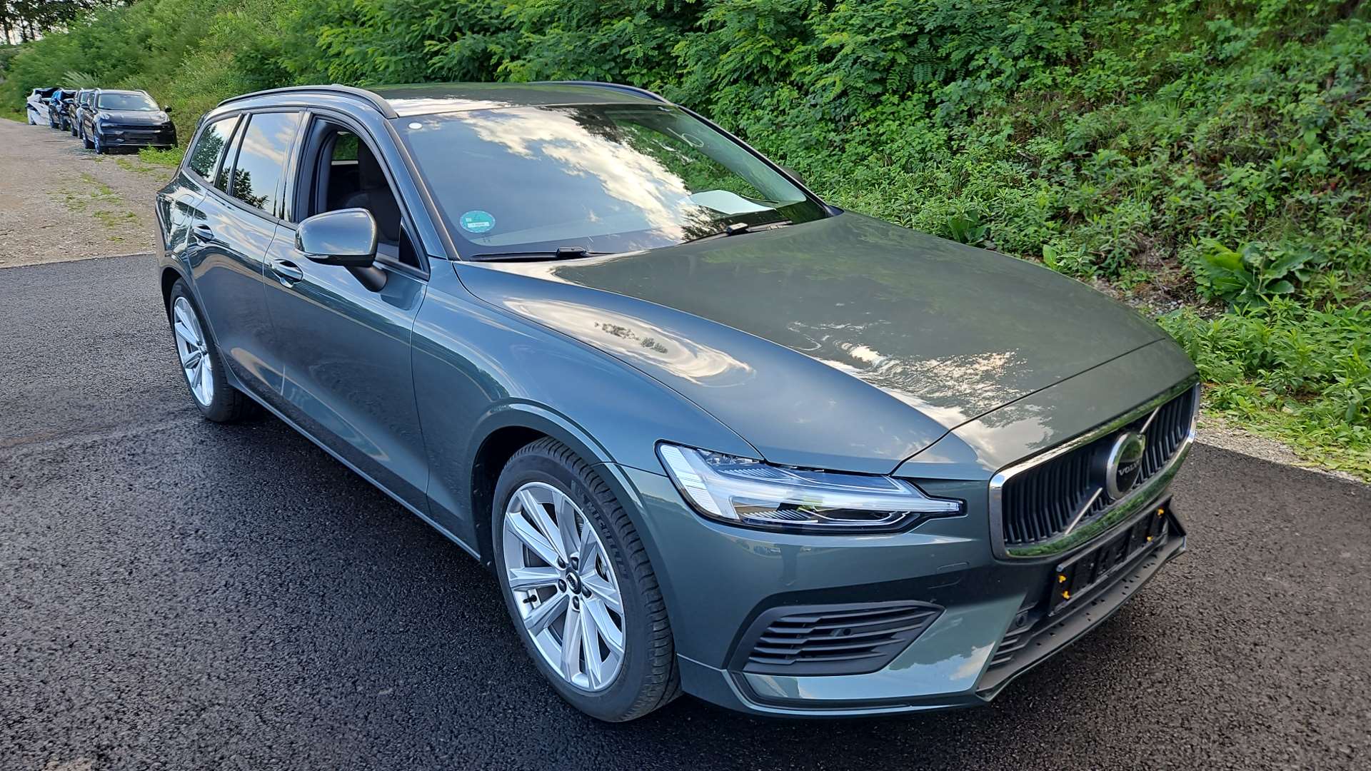 Volvo V60 T6 Core - Hybrid - Automatic - 253 hp - 7.036 km