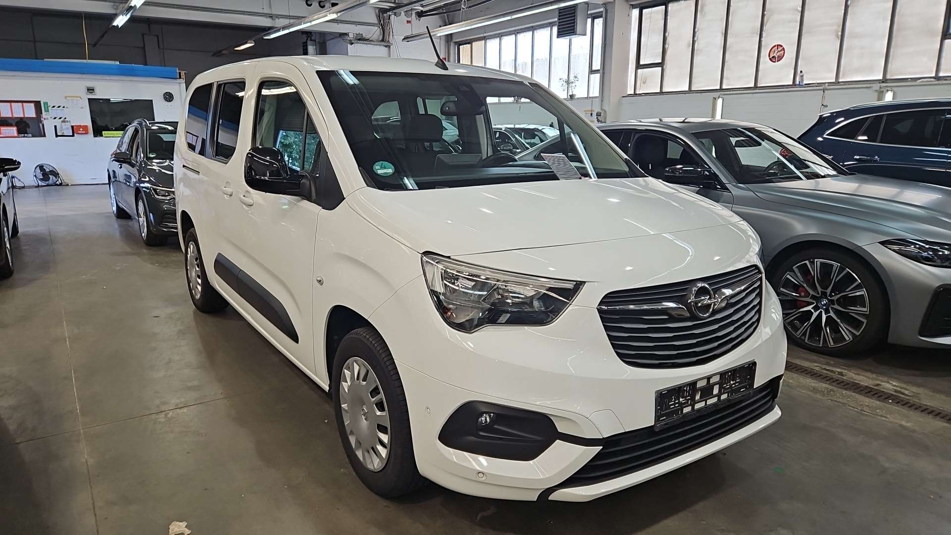 Opel Combo Life XL 1.5 Elegance - Diesel - Manual - 130 hp - 47.692 km