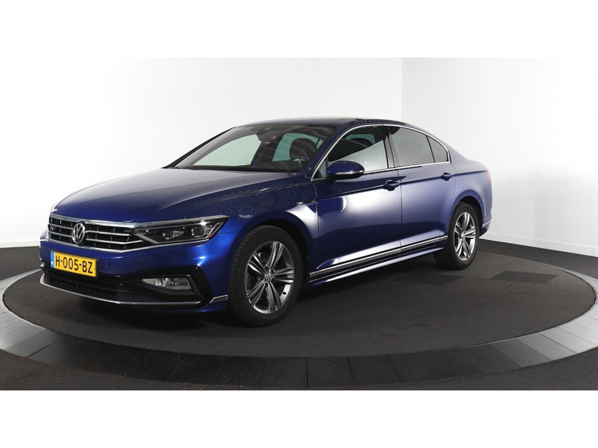 Volkswagen Passat 1.5 TSI Elegance Business - Petrol - Automatic - 150 hp - 116.085 km