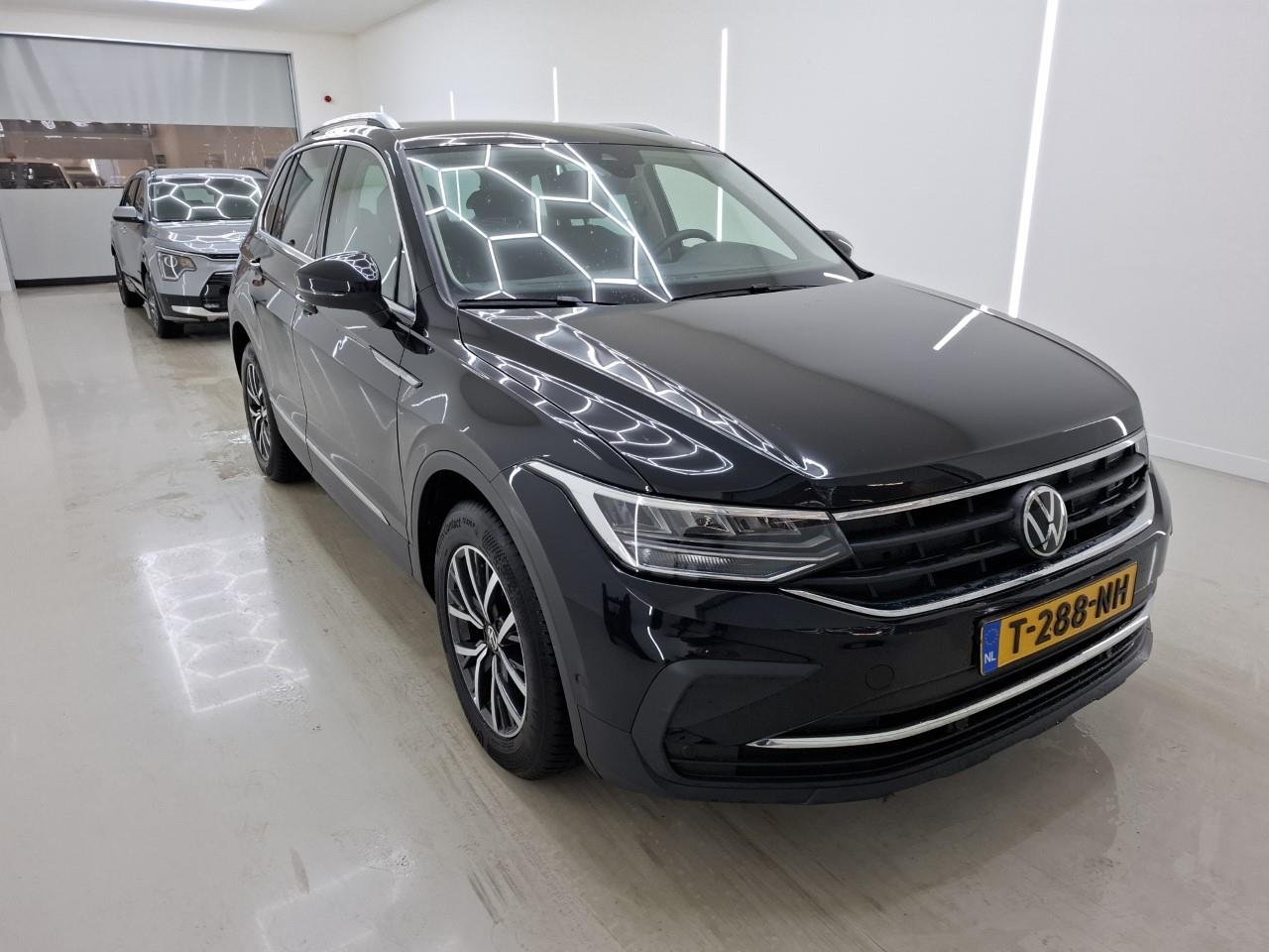 Volkswagen Tiguan 1.5 TSI Life Business - Petrol - Manual - 131 hp - 51.850 km