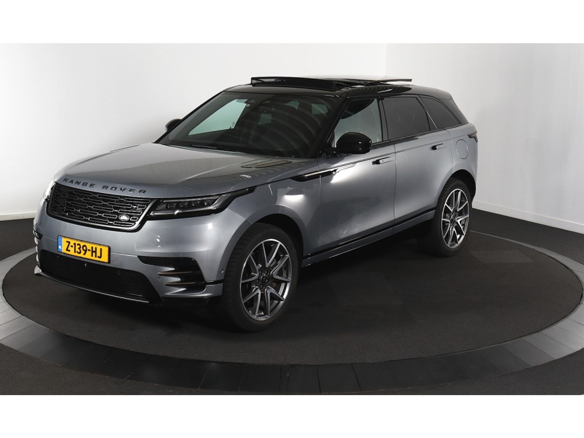 Land Rover Range Rover Velar 2.0 P400e Dynamic - AWD - Hybrid - Automatic - 301 hp - 32.456 km