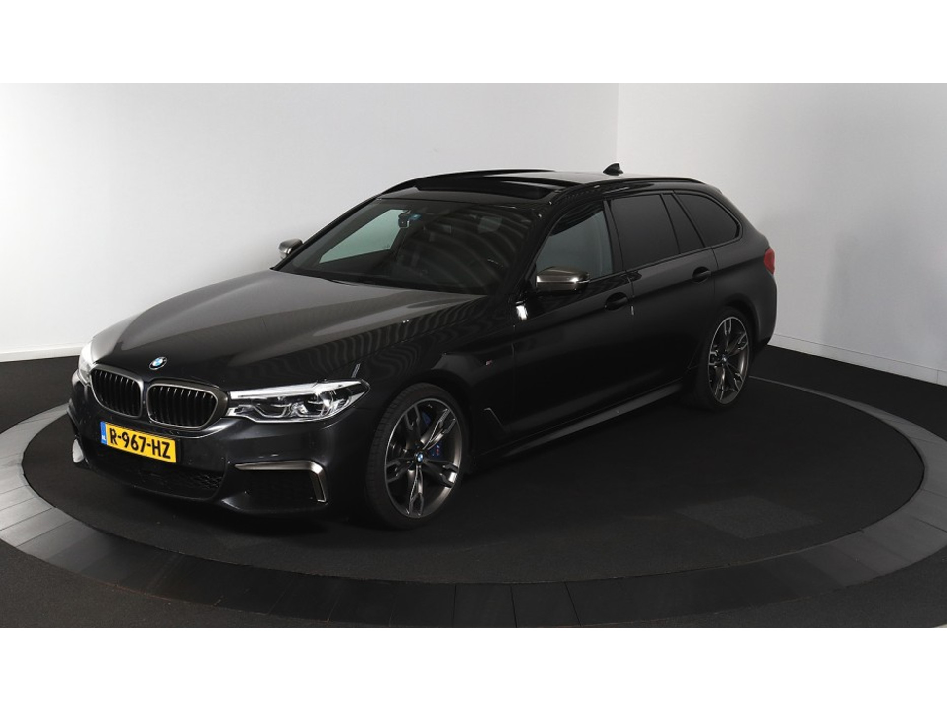 BMW 5 Series M550 3.0 - Diesel - Automatic - 400 hp - 121.161 km