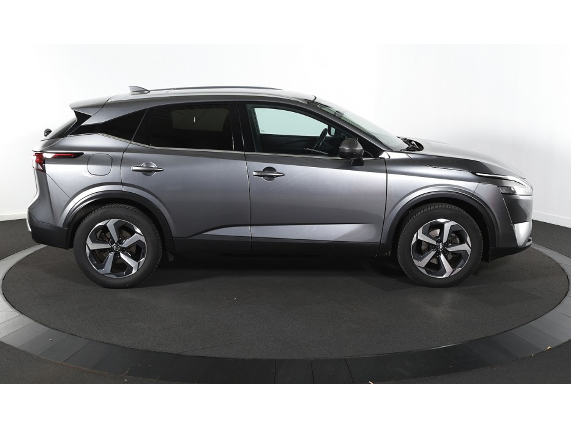 Nissan Qashqai 1.3 N-connecta - Petrol - Automatic - 158 hp - 93.102 km