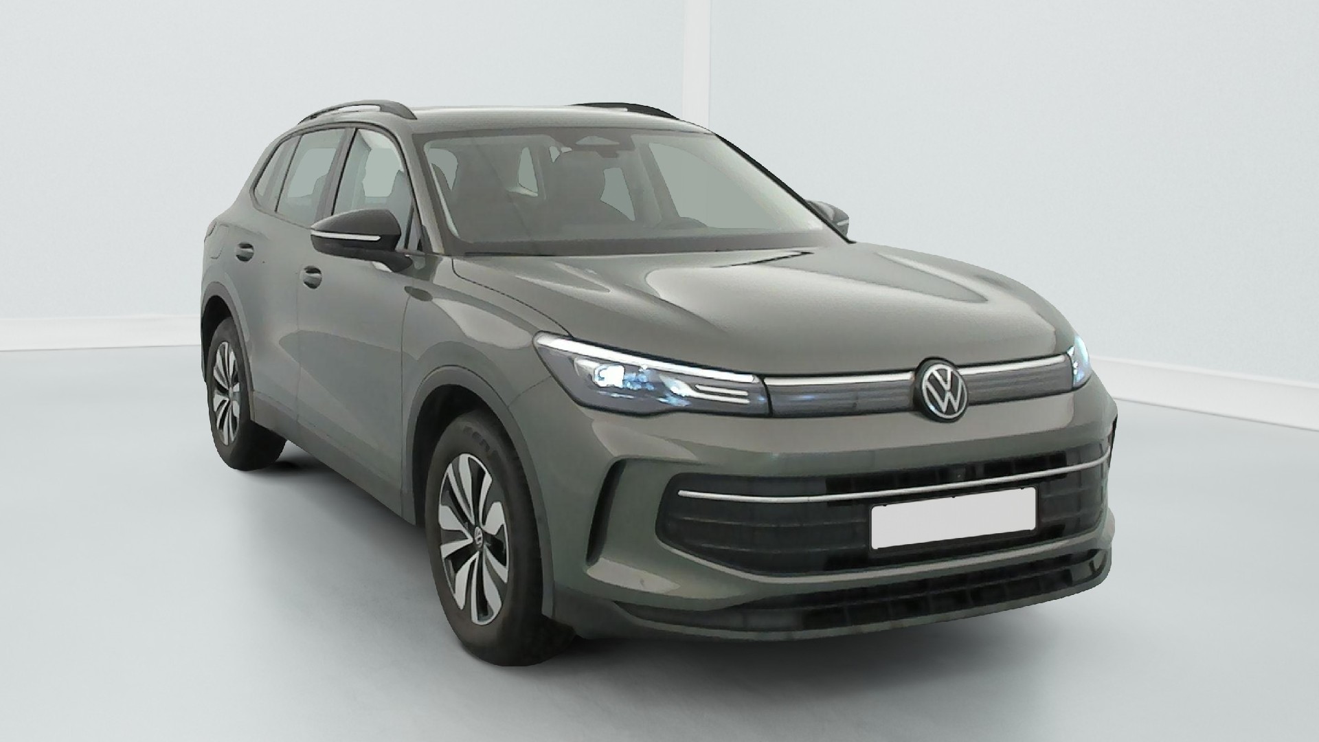 Volkswagen Tiguan 1.5 eTSI Life Plus - Hybrid - Automatic - 130 hp - 14.469 km