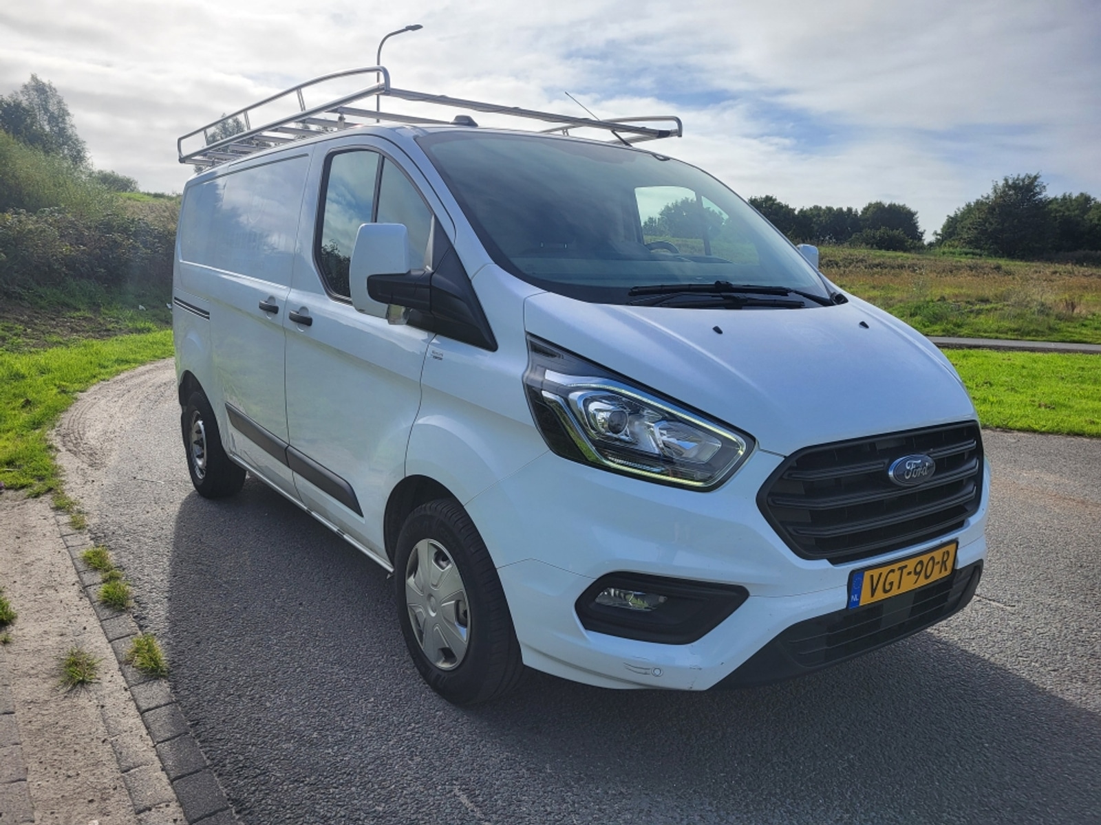 Ford Transit L2H1 2.0 Ambiente - Diesel - Manual - 107 hp - 77.830 km