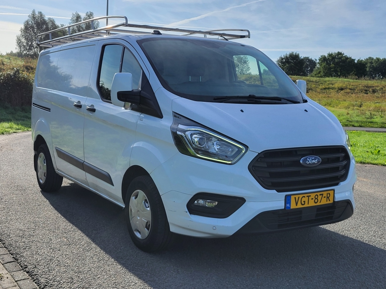 Ford Transit L2H1 2.0 Ambiente - Diesel - Manual - 107 hp - 136.002 km