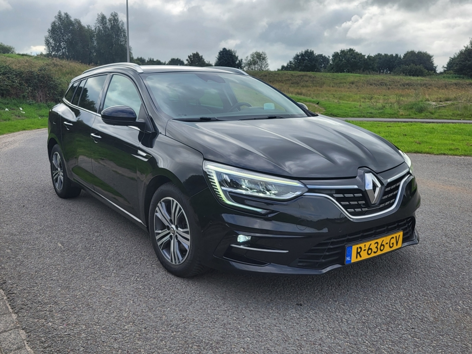 Renault Megane Grandtour 1.3 TCe Intens - Petrol - Automatic - 140 hp - 159.087 km