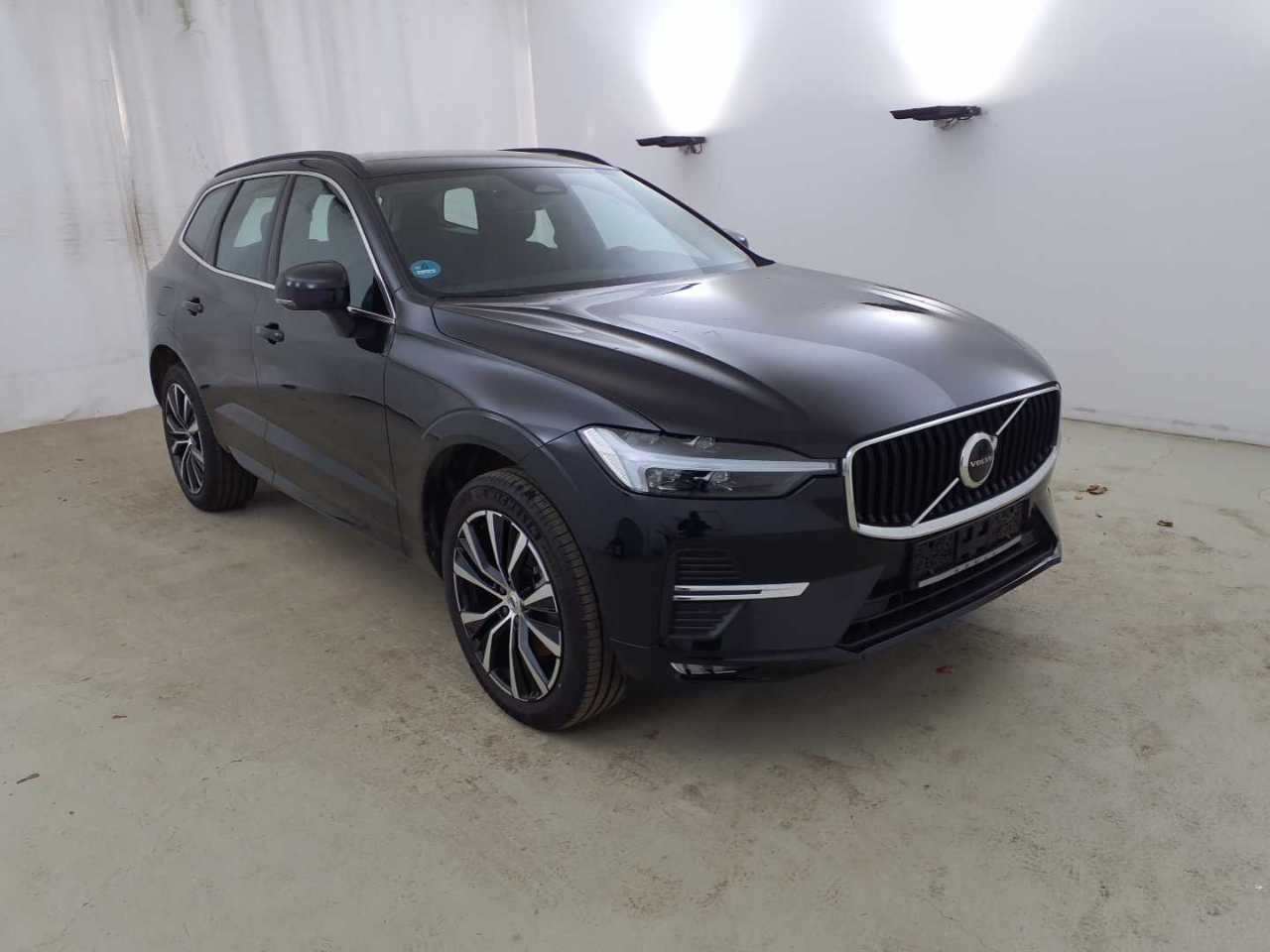 Volvo XC60 B4 Core - Petrol - Automatic - 197 hp - 13.306 km